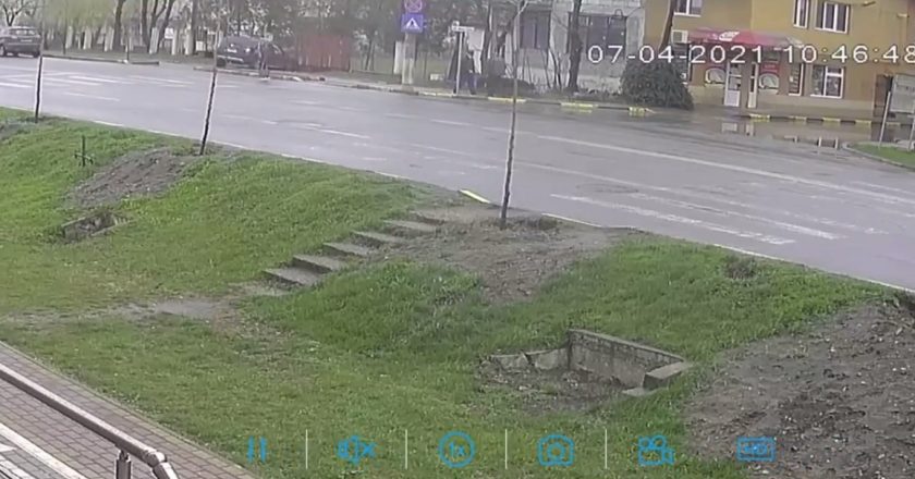 VIDEO: Primele imagini cu femeia lovită pe trecerea de pietoni