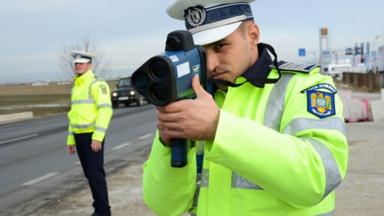 Vitezoman fără permis, surprins pe străzi cu viteza de 114 km/h în localitate