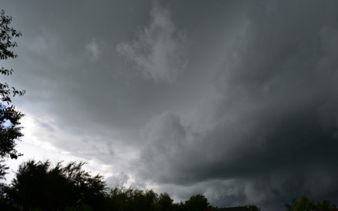 AVERTIZARE METEO. Instabilitate atmosferică, vijelii și averse de scurtă durată