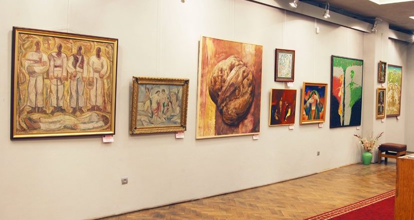 Expozitie de pictură realizată de o tânără tecuceancă