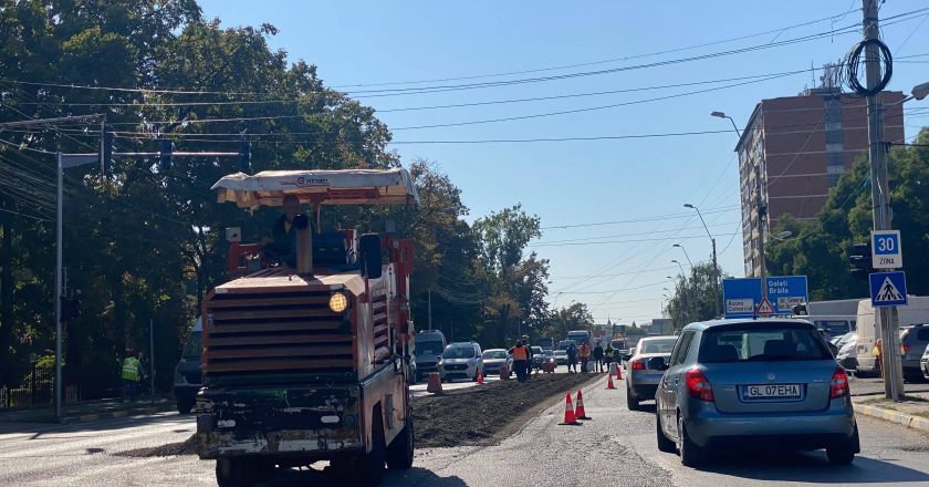 Trafic îngreunat în Tecuci. Lucrări de decopertare în proximitatea CNAE