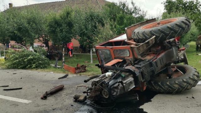 Tânăr de 17 ani fără permis, implicat într-un accident rutier