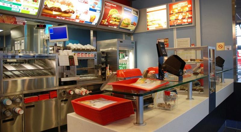 Scandal într-un fastfood din Municipiul Tecuci