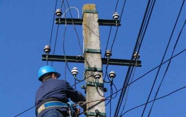 Tecucenii rămân fără curent electric marți