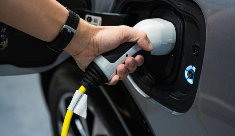 Din octombrie pretul pentru kwh creste cu 84%! Alimentarea unei masini electrice urmeaza sa fie mai scumpa decat cea a unei masini pe benzina