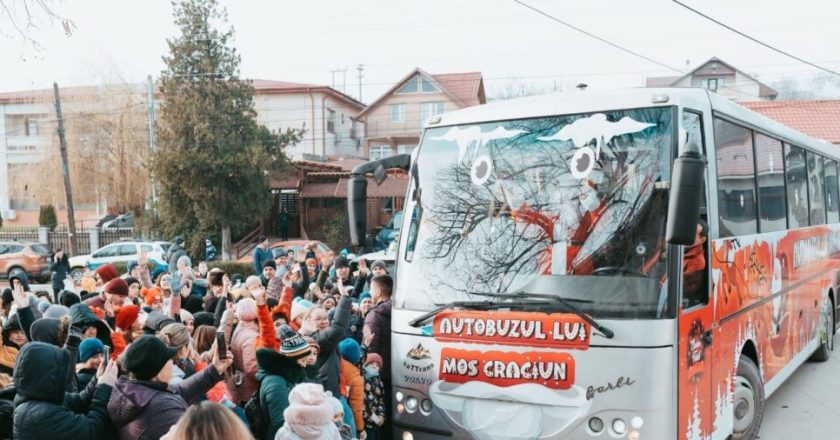 Autobuzul lui Moș Crăciun ajunge și în județul Galați