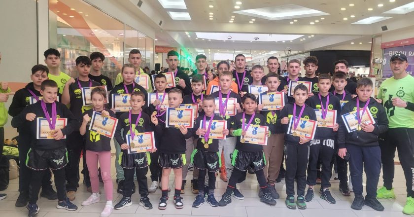 Succes fulminant pentru Clubul  KICKBOX & MUAY THAI din Tecuci la Cupa Absolut-Fight 2024