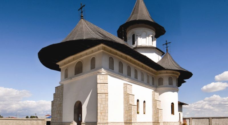 O biserică din Tecuci va începe slujba de duminică mai devreme din cauza caniculei