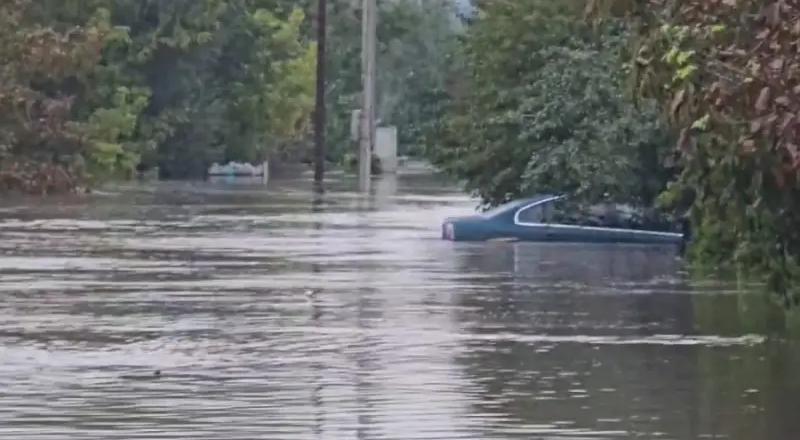 VIDEO. Jumătate de județ este sub ape. COD ROȘU, nu se circulă pe mai multe drumuri