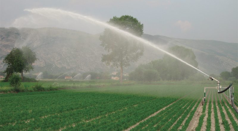 Apă gratuită și energie mai ieftină pentru fermierii gălățeni