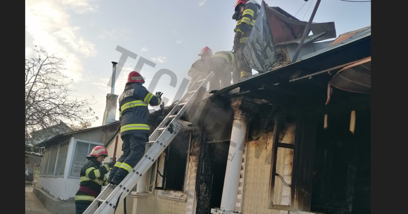 Supărare mare la Drăgușeni. Un bărbat și-a incendiat casa